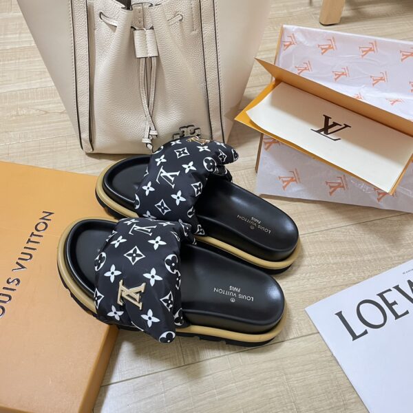 LV Pool Pillow Flat Comfort Mule - Image 22