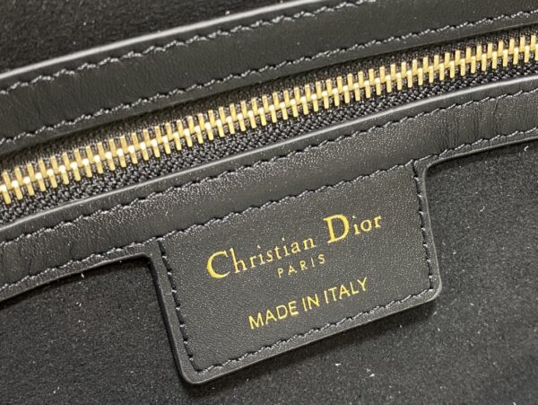 30 Montaigne Avenue Bag - Image 15