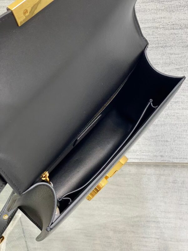 30 Montaigne Bag - Image 8