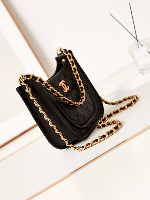 CHANEL HOBO HANDBAG - Image 10