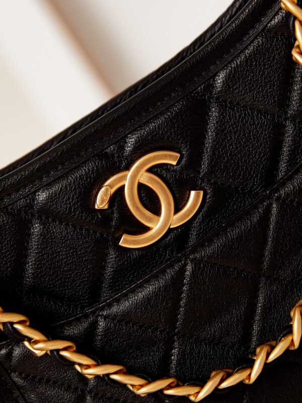 CHANEL HOBO HANDBAG - Image 9
