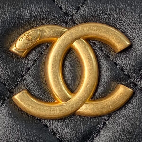 CHANEL HOBO HANDBAG - Image 15