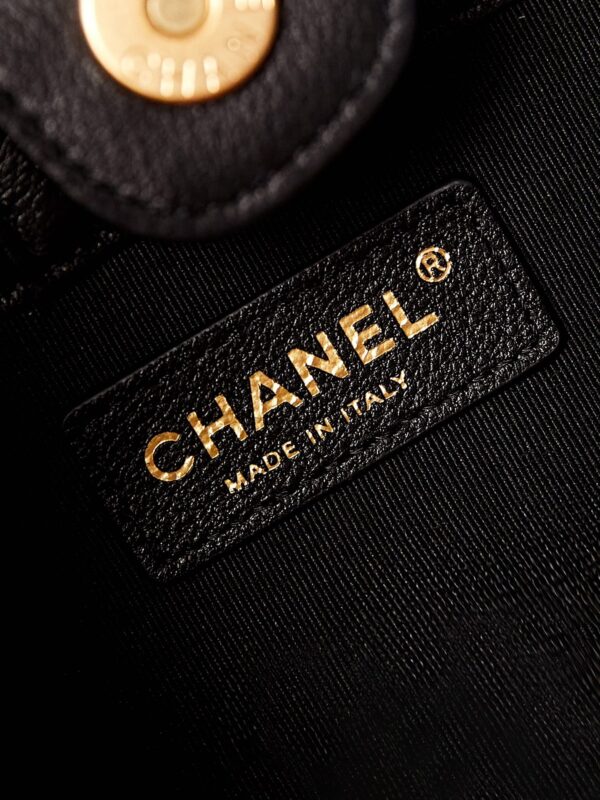 CHANEL HOBO HANDBAG - Image 18