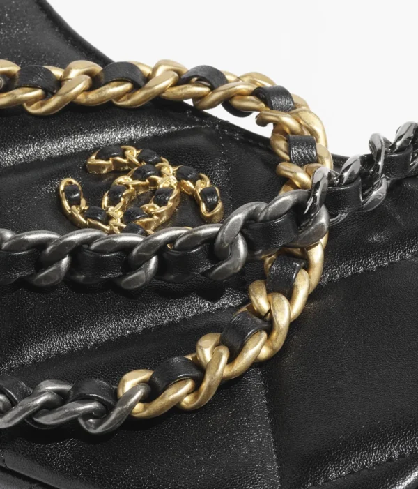 CHANEL 19 CLUTCH WITH CHAIN - Image 4