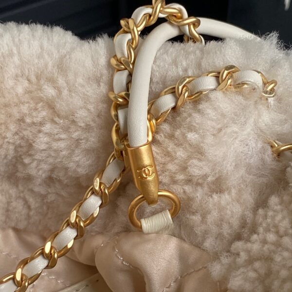 CHANEL 22 Mini Handbag AS3980 - Image 24