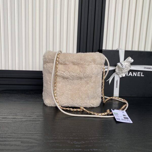 CHANEL 22 Mini Handbag AS3980 - Image 18