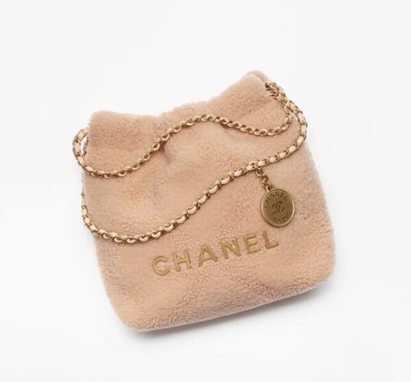 CHANEL 22 Mini Handbag AS3980