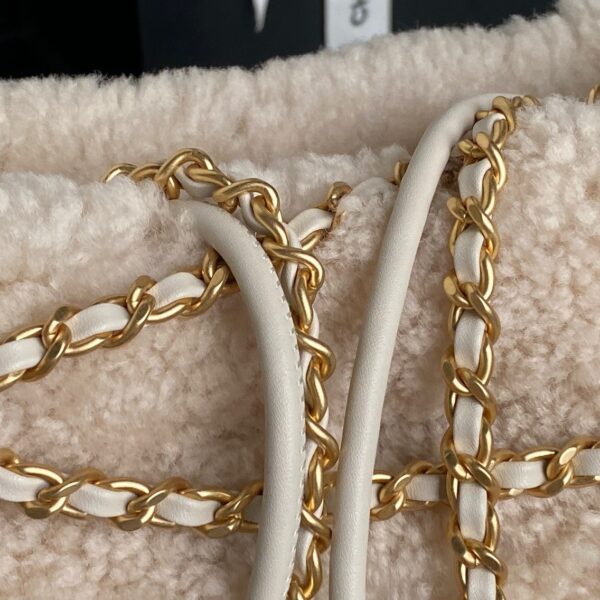 CHANEL 22 Mini Handbag AS3980 - Image 23