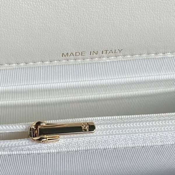 CHANEL Clutch with Chain - Image 29