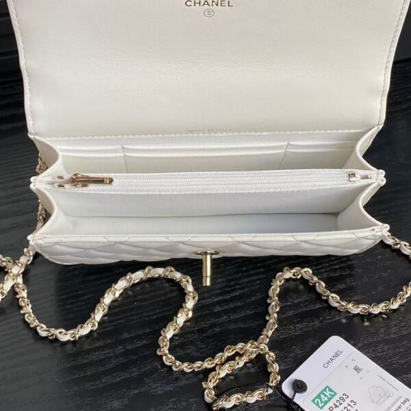 CHANEL Clutch with Chain - Image 28