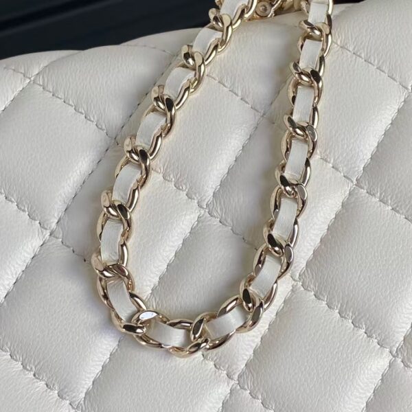 CHANEL Clutch with Chain - Image 26
