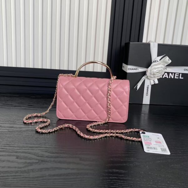 CHANEL Clutch with Chain - Image 6