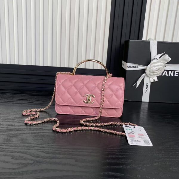 CHANEL Clutch with Chain - Image 5