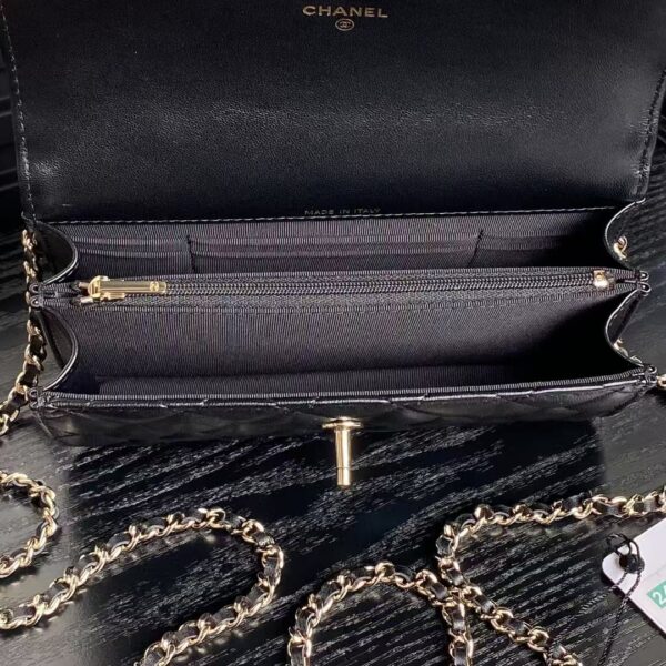 CHANEL Clutch with Chain - Image 20
