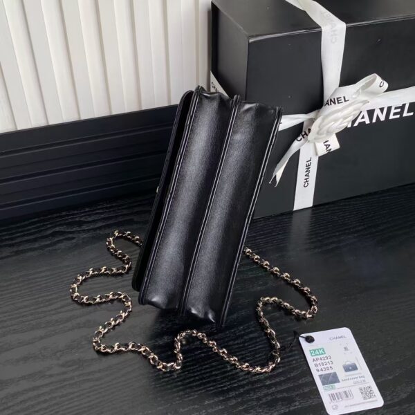 CHANEL Clutch with Chain - Image 16