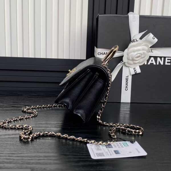 CHANEL Clutch with Chain - Image 15