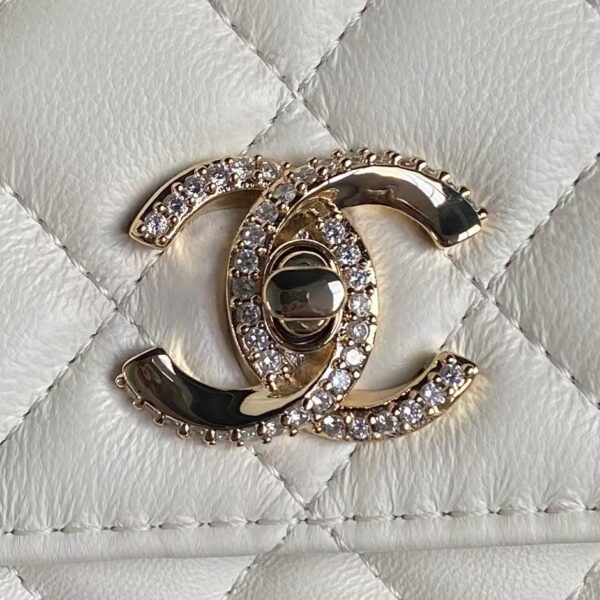 CHANEL Clutch with Chain - Image 24