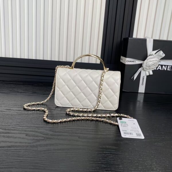 CHANEL Clutch with Chain - Image 22