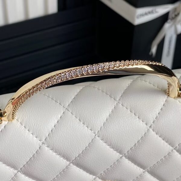 CHANEL Clutch with Chain - Image 25
