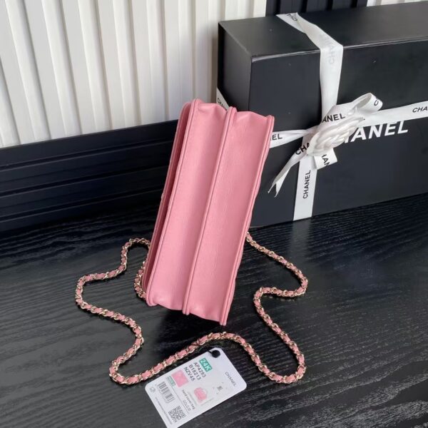 CHANEL Clutch with Chain - Image 8