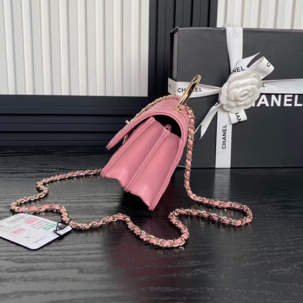 CHANEL Clutch with Chain - Image 7