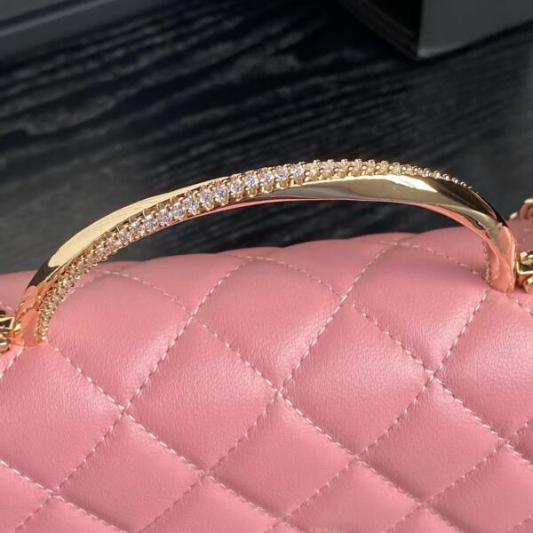 CHANEL Clutch with Chain - Image 10
