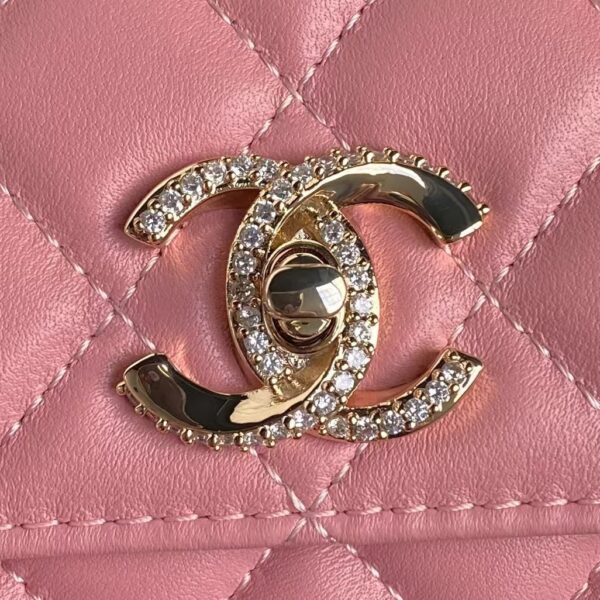CHANEL Clutch with Chain - Image 9