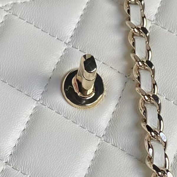 CHANEL Clutch with Chain - Image 27