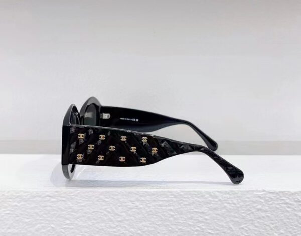 CHANEL OVAL SUNGLASSES - Image 7