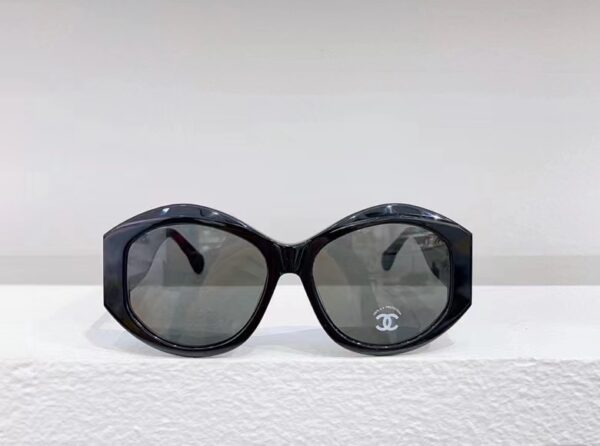 CHANEL OVAL SUNGLASSES - Image 8