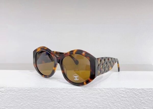 CHANEL OVAL SUNGLASSES - Image 10