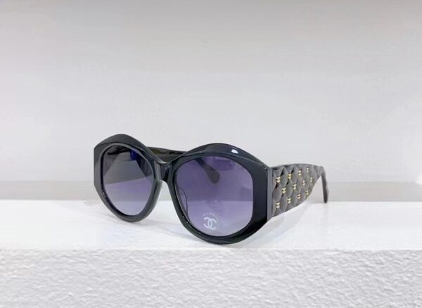 CHANEL OVAL SUNGLASSES - Image 11