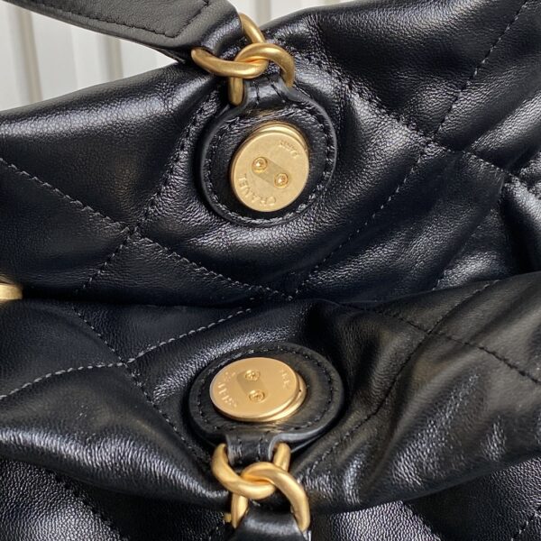 CHANEL Shopping Bag AS5315 - Image 27