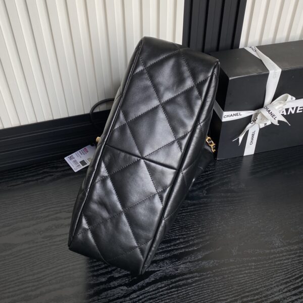 CHANEL Shopping Bag AS5315 - Image 26