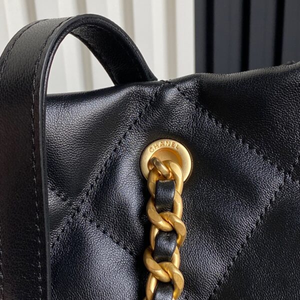 CHANEL Shopping Bag AS5315 - Image 25