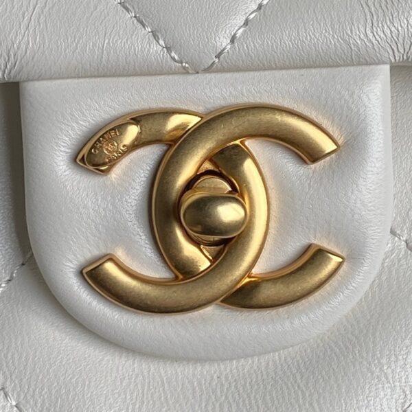 CHANEL Shopping Bag AS5315 - Image 10