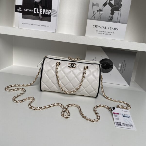 CHANEL Clutch with Chain AP4515 - Image 2