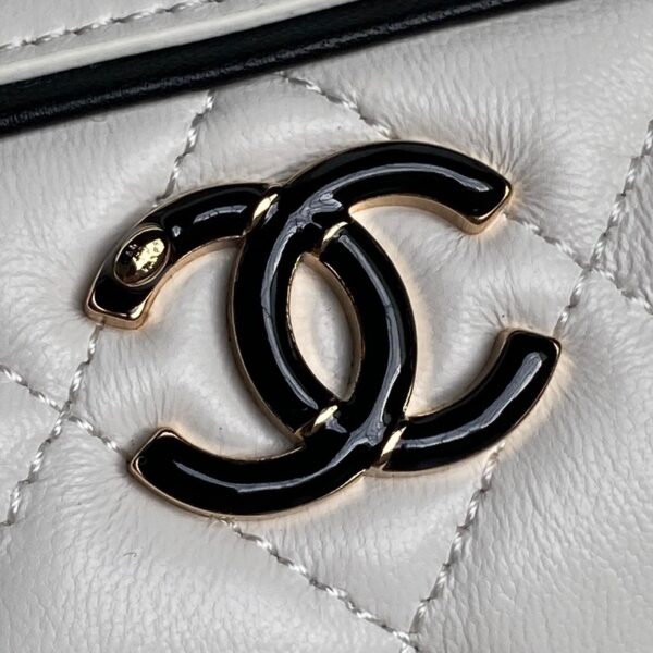 CHANEL Clutch with Chain AP4515 - Image 6