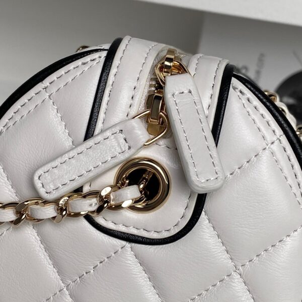CHANEL Clutch with Chain AP4515 - Image 5