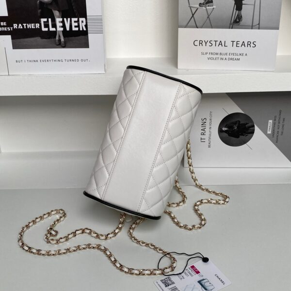 CHANEL Clutch with Chain AP4515 - Image 4