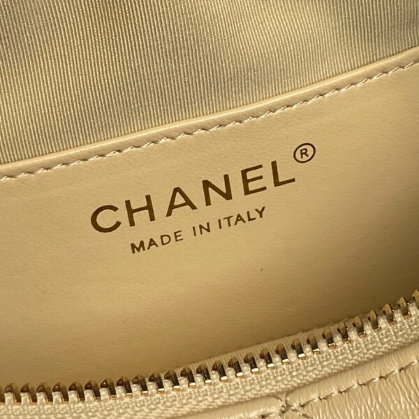 CHANEL Hobo Handbag AS5528 - Image 27