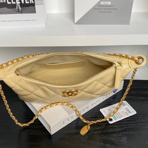 CHANEL Hobo Handbag AS5528 - Image 26