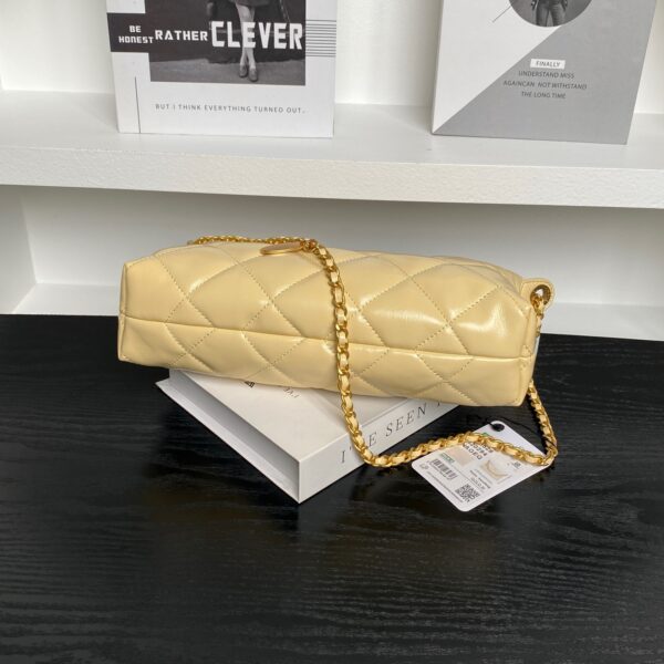 CHANEL Hobo Handbag AS5528 - Image 25