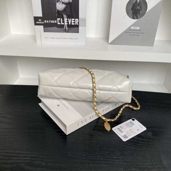 CHANEL Hobo Handbag AS5528 - Image 33