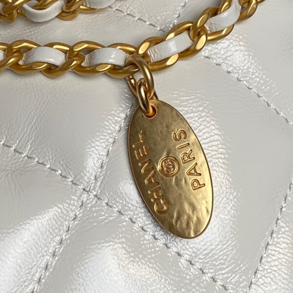 CHANEL Hobo Handbag AS5528 - Image 31