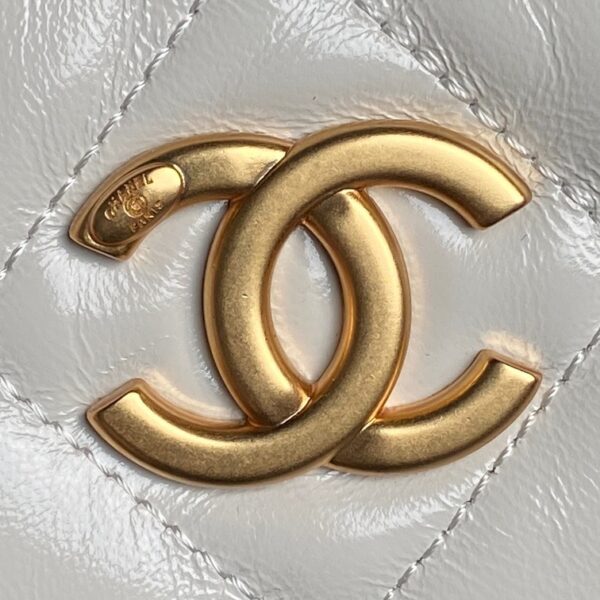 CHANEL Hobo Handbag AS5528 - Image 30
