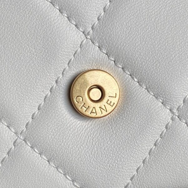 CHANEL Maxi Hobo Bag AS5302 - Image 8