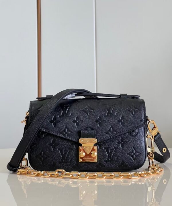 Pochette Métis East West M46595