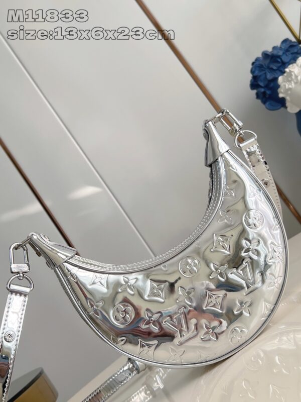 Louis Vuitton Loop M11833 - Image 3