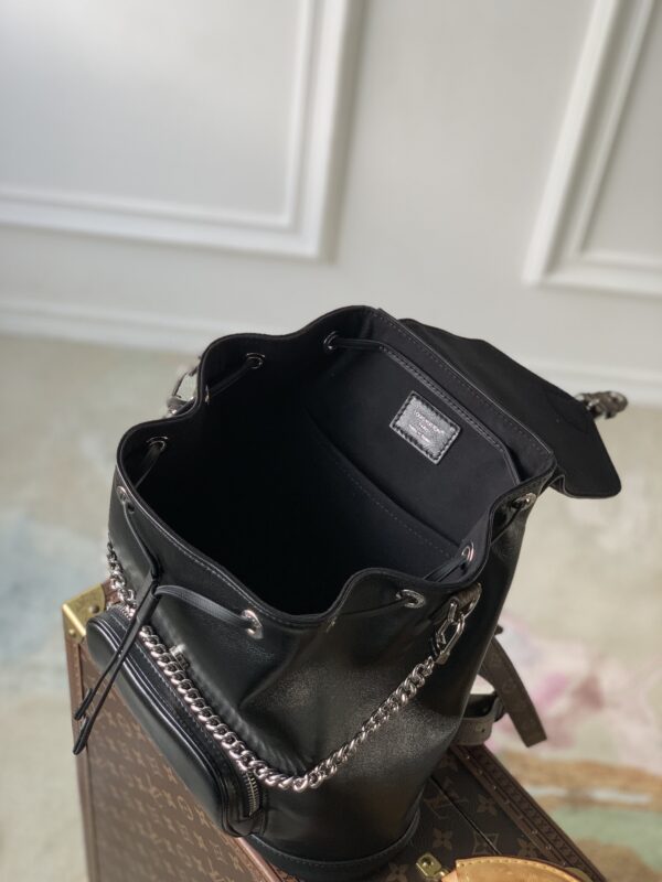 Louis Vuitton Montsouris Vibe PM - Image 9